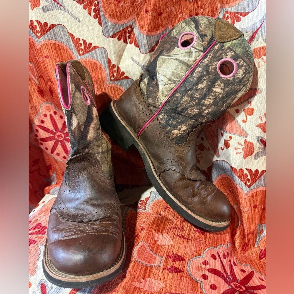 Ariat Brown and Pink Women's camo Fatboy Boots sz 8.5